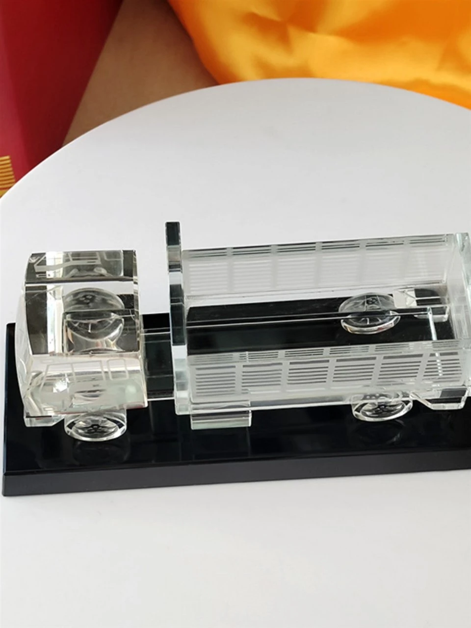 Trofej s kristalnim modelom kamiona